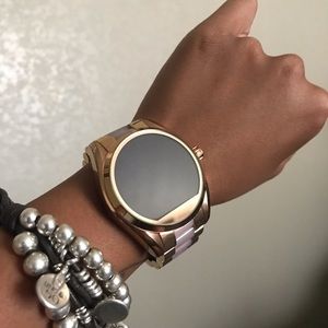 Micheal Kors Smartwatch in Rosegold